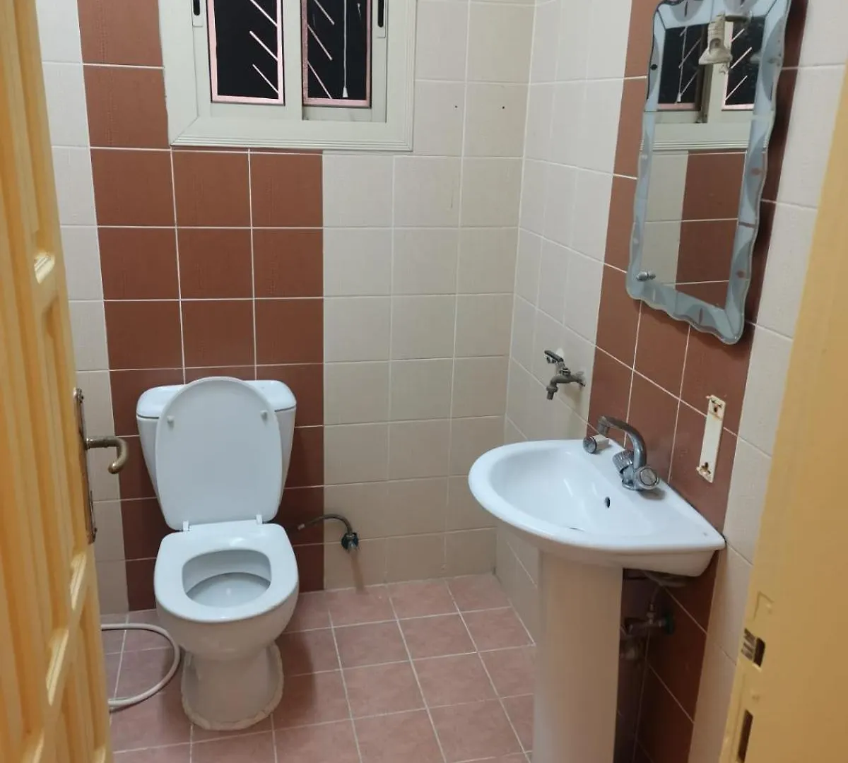 Private Room For Rent In Mishrifa Aziziya Jeddah 0*,  Saudi Arabia